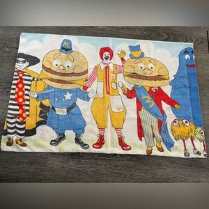 Vintage McDonald’s pillowcase 1970s, adorned with classic « McDonald’s Land »